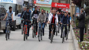 Başkan Arslan, öğrencilerle sağlıklı yaşam için pedal çevirdi