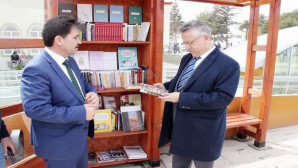 Yozgat Belediyesi sokak kütüphanesi kurdu