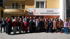 AK Parti Teşkilatından Kızılay’a kan bağışı