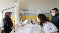 Başhekim Kozan’dan yatan hastalara moral ziyareti
