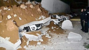 İstinat duvarı çöktü 11 araç zarar gördü