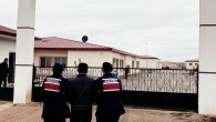 Jandarma kesinleşmiş hapis cezası bulunan iki firariyi yakaladı