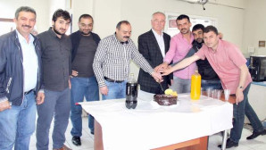 Yeniufuk Gazetesi 20. Yaşını pasta keserek kutladı