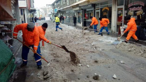 Yozgat Belediyesi kar temizleme çalışmasını sürdürüyor