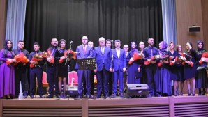 Cumhuriyet Ortaokulu Öğretmenler korosu coşturdu
