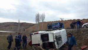 Yozgat’ta münibüs şarampole devrildi: 12 çocuk yaralandı