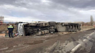 Sorgun’da Kamyonet ve TIR devrildi :2 kazada 4 kişi yaralandı