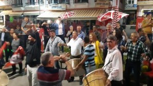 CHP’liler Keven’in Milletvekilliliğini davullu zurnalı halayla kutladı