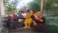Solmaz köy köy gezerek kadınları bilgilendiriyor