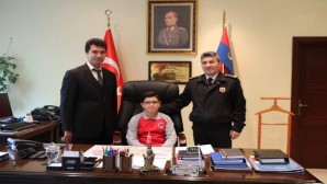 Albay Yeşliyurt, makamını Ortaokulu öğrencisi İbiş’e devretti