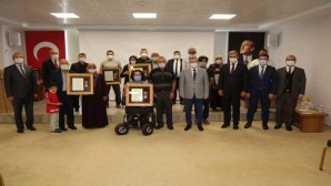 Şehit yakını ve gazilere Devlet Övünç Madalyası verildi