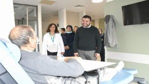 Başhekim Kozan’dan hastalara moral ziyareti