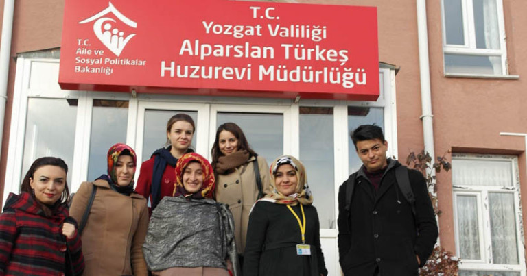 Yozgat Hayvan Koruma ekibinden huzurevi ziyareti