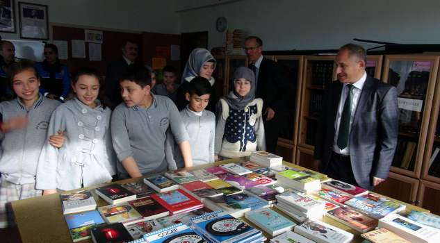 Yozgat Emniyeti’nden öğrencilere kitap