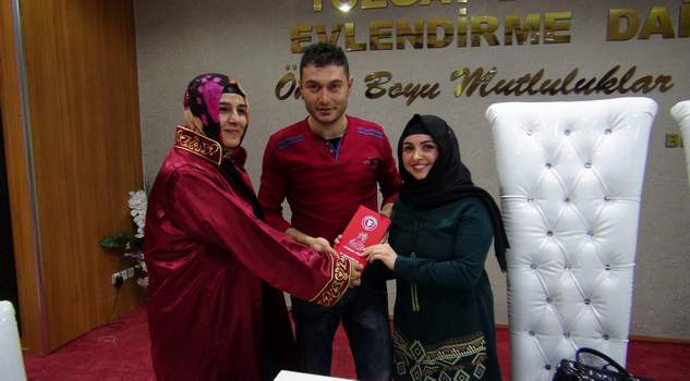 Evlilik yıl dönümlerini  4 yılda bir kutlayacak