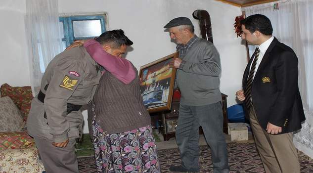 Kaymakam Gür, şehit ailelerini ziyaret etti