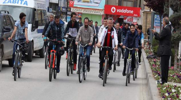 Başkan Arslan, öğrencilerle sağlıklı yaşam için pedal çevirdi