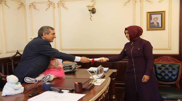 Vali Yazıcı’dan şehit eşine ev hediyesi