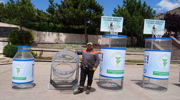 Çöp kutu ve konteynerleri sergilendi