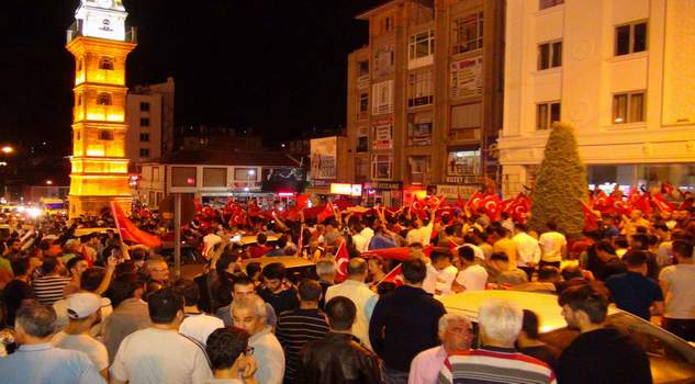 Yozgat’ta demokrasi nöbeti devam ediyor