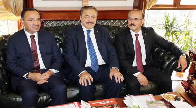 Bozdağ: ABD’nin Gülen’i iade etmemesi, Gülen’in dostluğunu Türkiye’ye tercih ettiğini gösterir