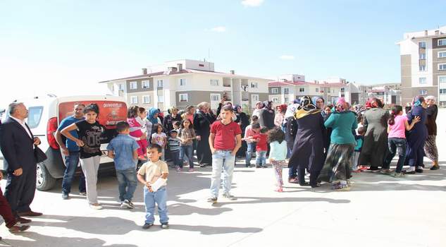 Eğitimin ilk gününde okul açılmayınca öğrenciler okullarına gidemedi