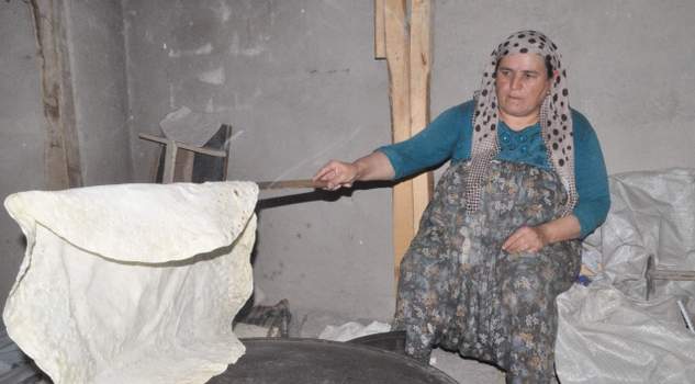 Ev hanımlarının yufka mesaisi başladı