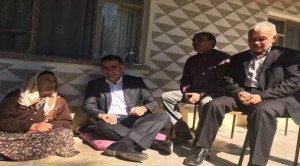 AK Parti’lilerden ilçenin en yaşlı kadınına ziyaret 