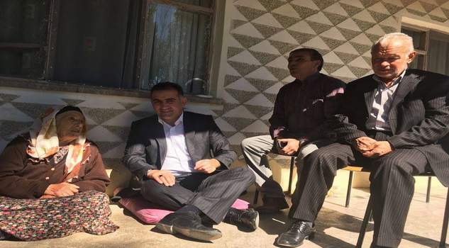 AK Parti’lilerden ilçenin en yaşlı kadınına ziyaret 