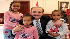 Vali Yurtnaç, yabancı uyruklu göçmenleri makamında ağırladı