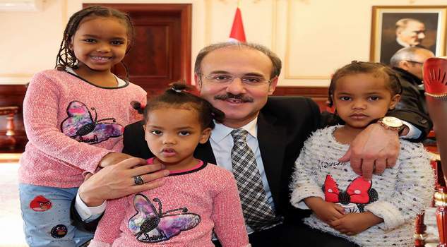 Vali Yurtnaç, yabancı uyruklu göçmenleri makamında ağırladı