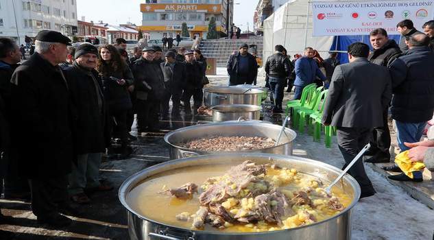 Vali Yurtnaç: Kültürel değerlerin yaşatılması gerekir
