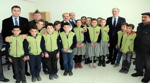 Köy okulunda bilgisayar sınıfı oluşturuldu