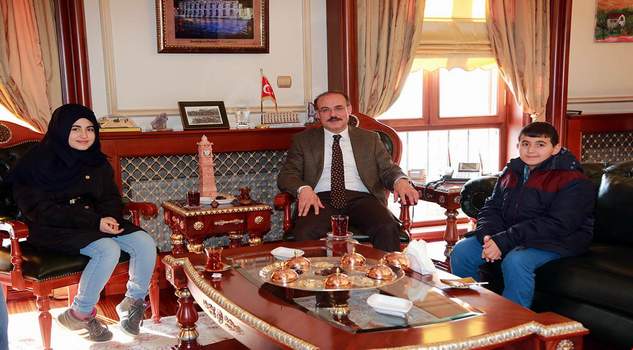 Vali olmayı hedefleyen küçük öğrenci Vali Yurtnaç’ı ziyaret etti