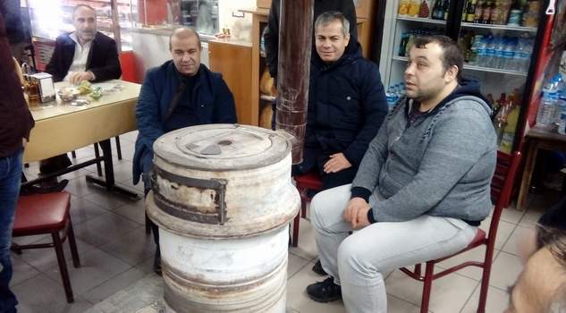 Lokantayı TIR jantından yaptırdığı soba ile ısıtıyor