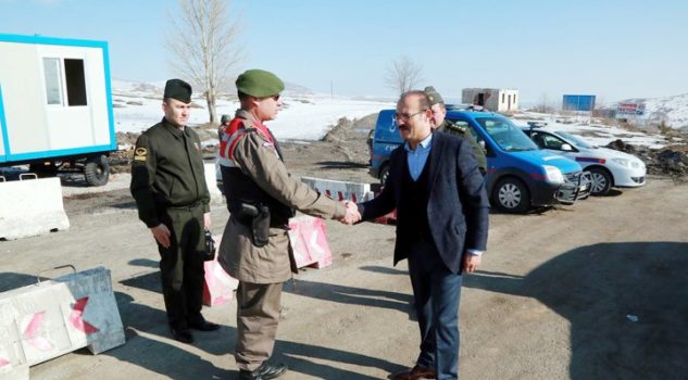 Vali Yurtnaç, Trafik uygulama noktasını ziyaret etti