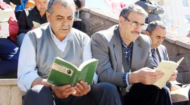 Cumhuriyet Meydanında kitap okuma etkinliği