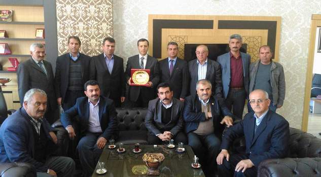Muhtarlardan Yerköy Kaymakamı Şengök’e teşekkür plaketi