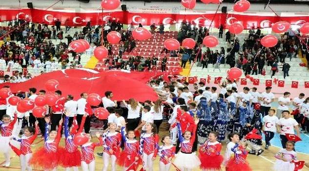 19 Mayıs Atatürk’ü Anma, Gençlik ve Spor Bayramı kutlandı