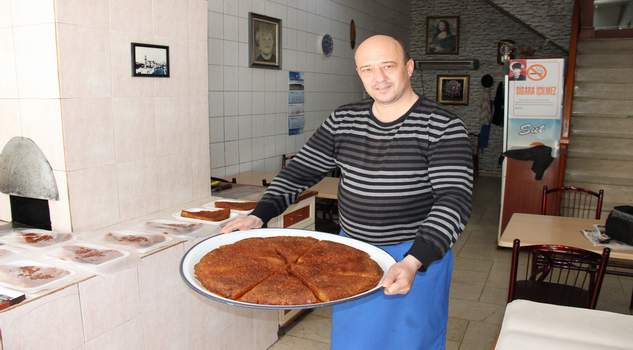 Ramazanda yemek çıkarmayan lokantalar tatlıya yöneldi