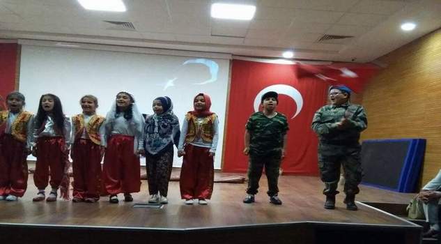 Öğrencilerin mezuniyet programı büyük beğeni topladı