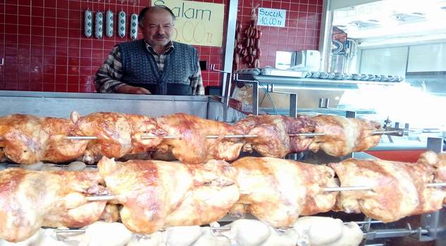 Kanat pahalanınca, kızarmış tavuğa ilgi arttı
