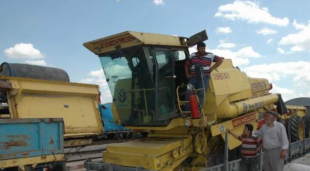 Biçerdöverler hasat için yola çıktı