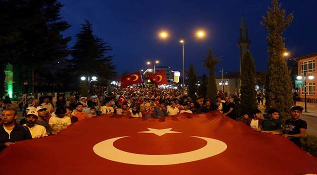 15 Temmuz yıl dönümünde Yozgatlılar meydanı doldurdu
