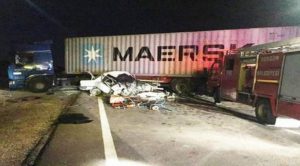 Otomobil TIR’la çarpıştı: 2 kişi öldü