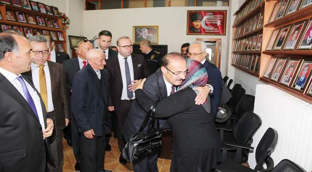 Vali Yurtnaç: Şehit ve gazilerimiz olmasaydı vatanımız özgür ve bağımsız olmazdı