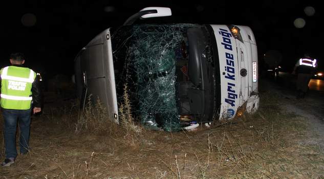 Yozgat’ta otobüs şarampole devrildi:  3 ölü 43 yaralı