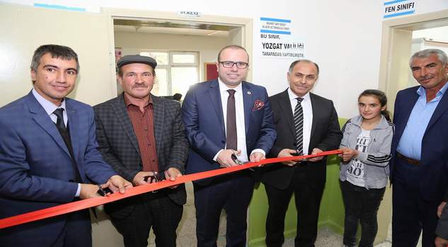 Kurumlardan alınan bilgisayarlarla köy ilkokuluna bilgisayar sınıfı oluşturuldu