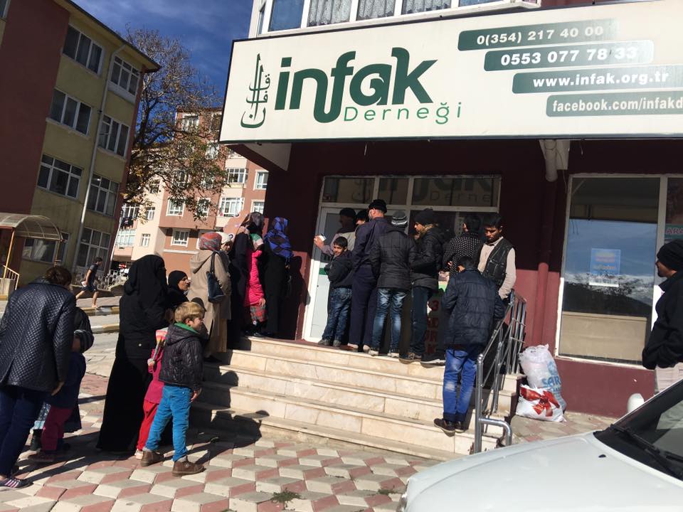 İnfak Derneğinden 450 aileye soba ve battaniye yardımı