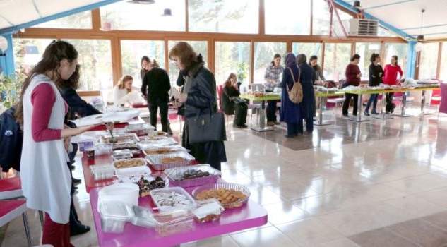 Polis eşlerinden  şehit ve gazi aileleri için kermes